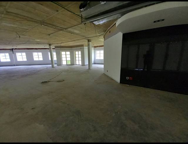 712M² OFFICE TO LET IN BRYANSTON